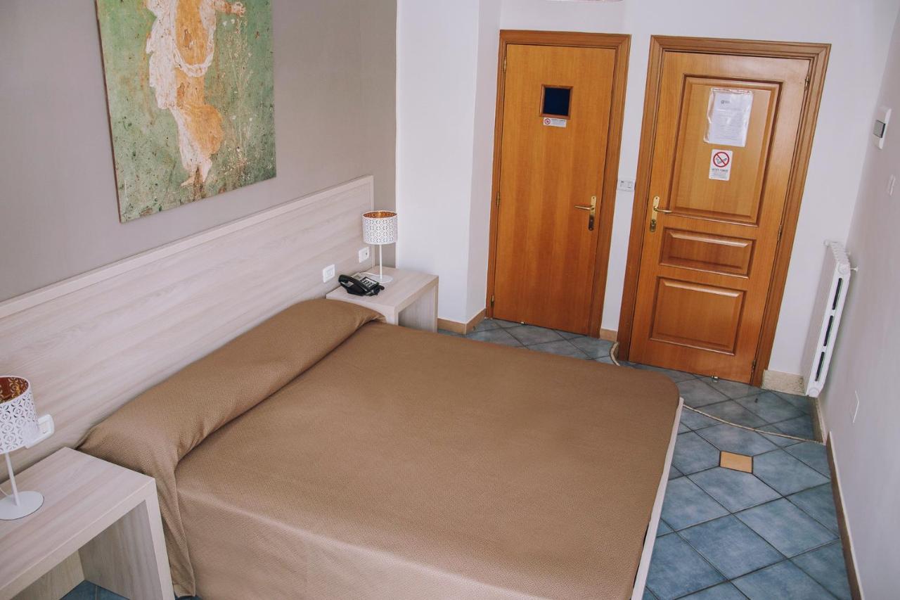 Hotel Piccolo Sogno بومبيي المظهر الخارجي الصورة