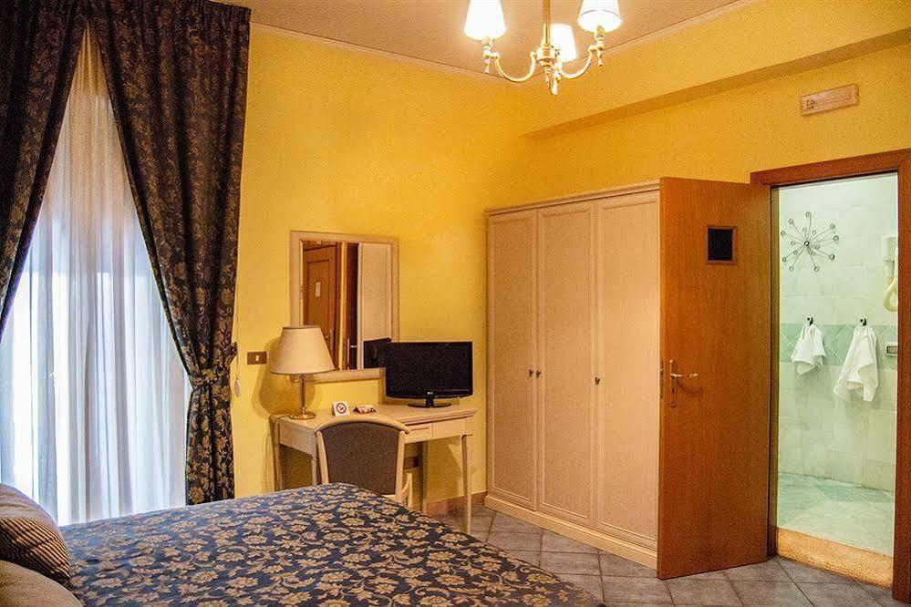 Hotel Piccolo Sogno بومبيي المظهر الخارجي الصورة