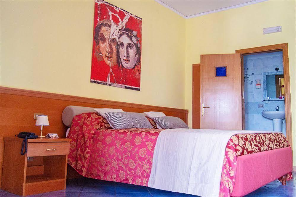 Hotel Piccolo Sogno بومبيي المظهر الخارجي الصورة